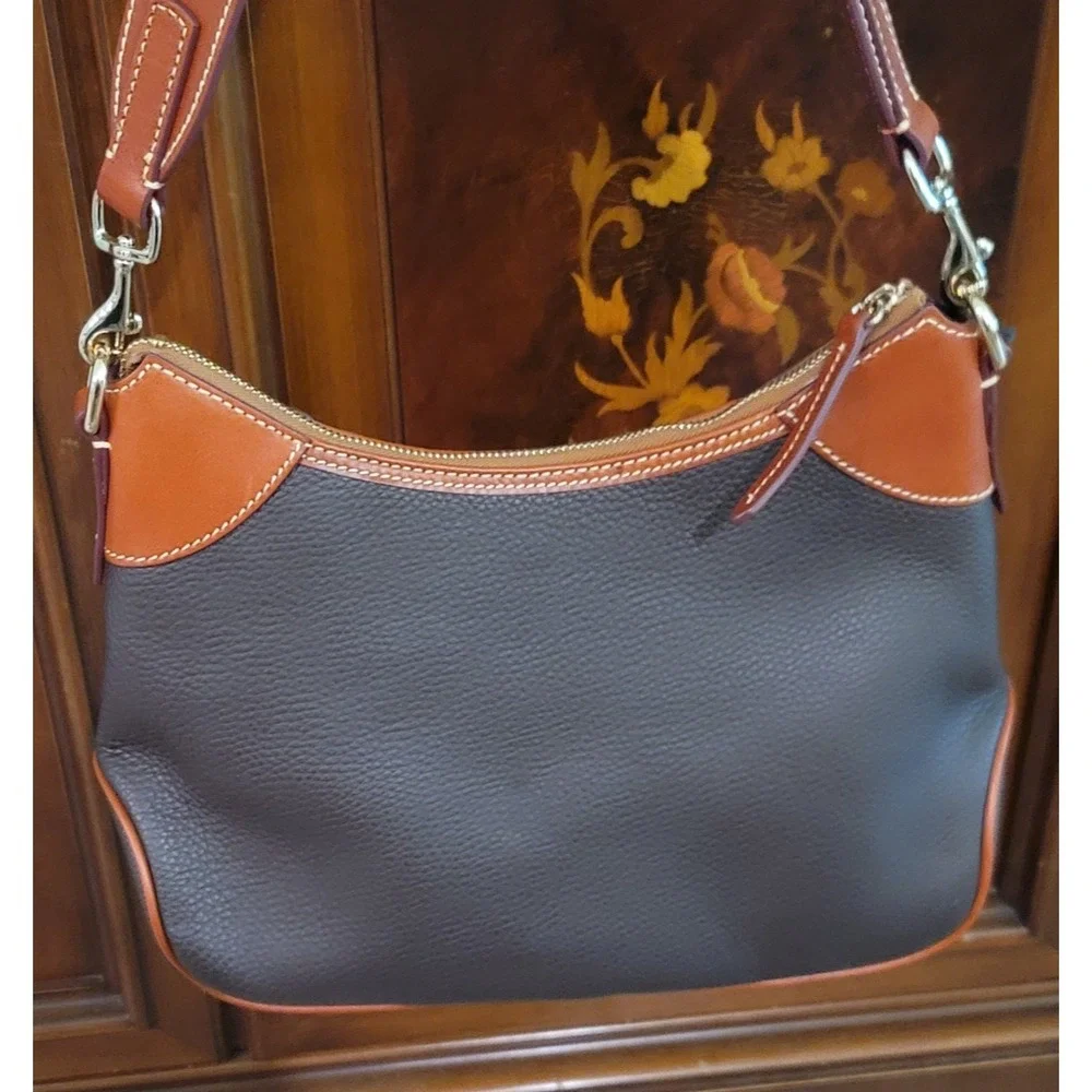 Dooney & Bourke Small Pebble Hobo - Black/brown key holder brwn leathr shoulder